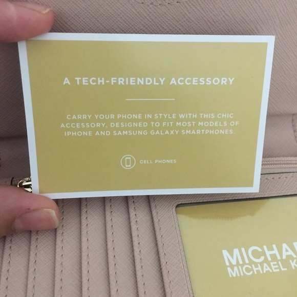 MK Jet Set Travel Large Phone Case Wallet - Picture 4 of 5